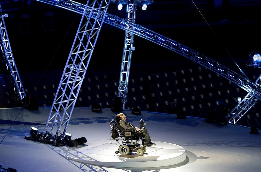 Hawking: Từ bệnh nhân xơ cứng teo cơ tới thiên tài vật lý